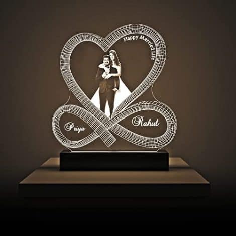 Customizable photo and message night lamp, perfect anniversary or birthday gift for couples, with golden letters.