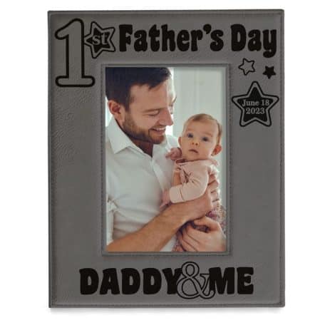 KATE POSH – Engraved Leather Frame for Father’s Day 2019 – Daddy & Me, Special Gifts from Daughter & Son (4×6-Vertical).