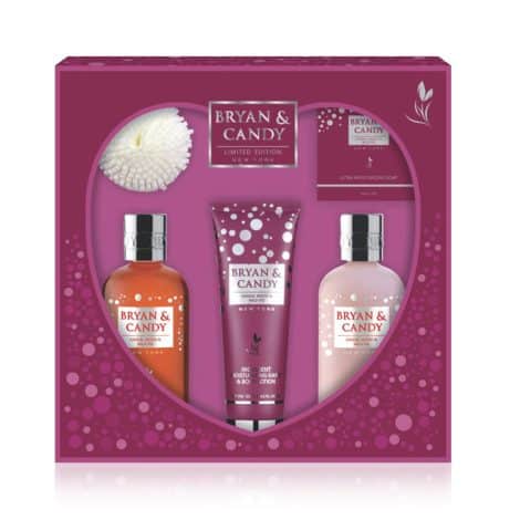 Bryan & Candy Superwoman Kit in Sandalwood & Wild Fig, perfect gift set for your sister! (Includes body wash, lotion, shower gel, soap, loofah)