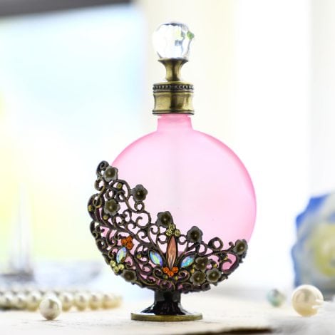 30ml Traditional Indian Perfume Bottle with Charming Curved Design and Elegant Crystal Details