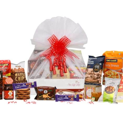 11-Piece Gift Box: Delicious Snacks, Tea, Honey, Chocolate, Popcorn, Sandwich Biscuit, Juice, Mexican Peanut. Perfect for Birthday, Family, Corporate and more!